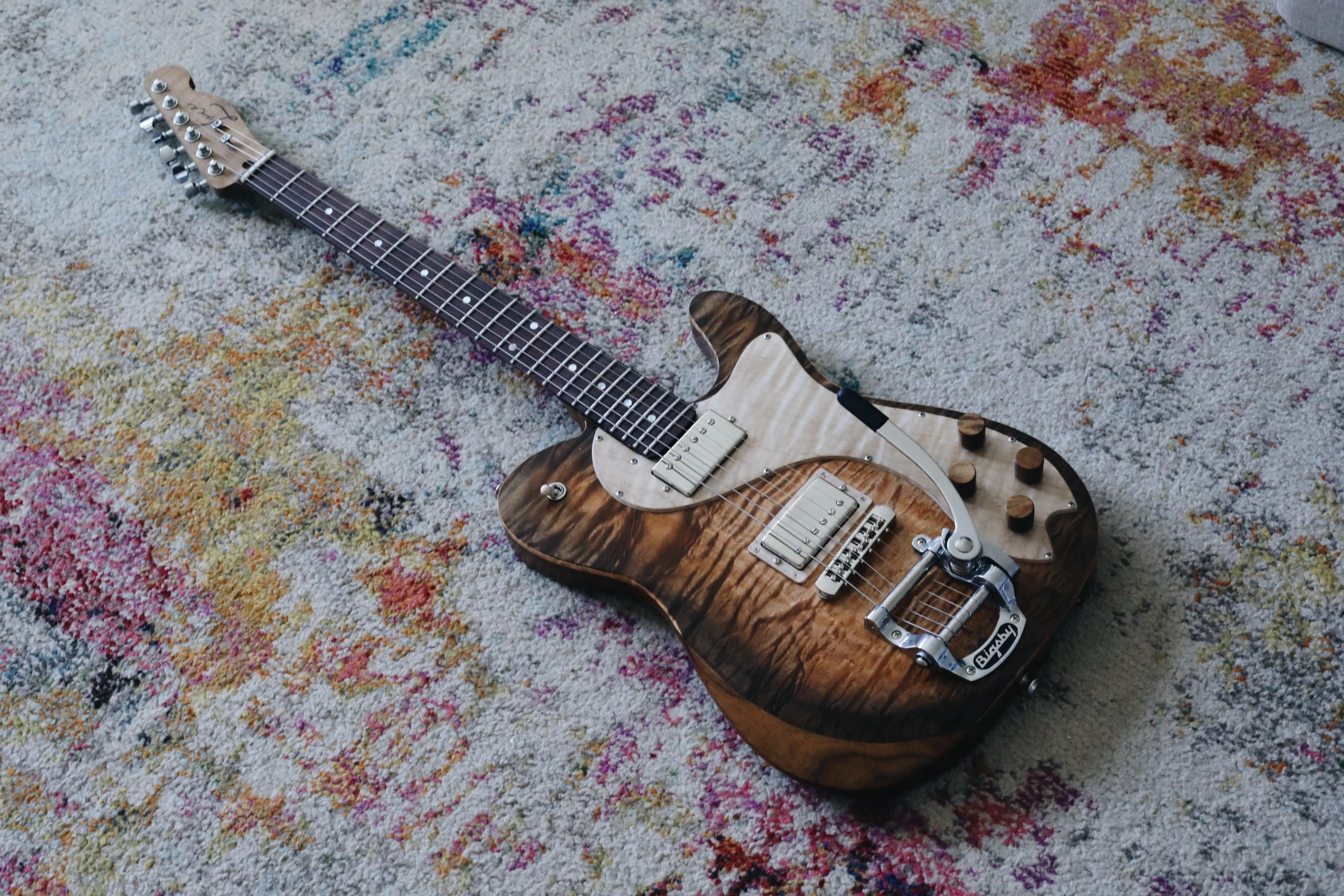 Clarus | Honey Burst — detail